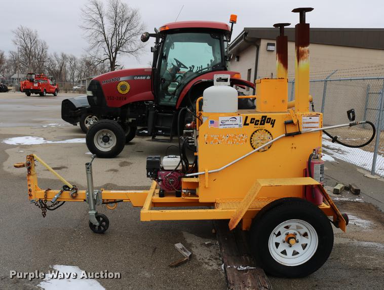 image for item DB6583 2006 LeeBoy L150T asphalt distributor