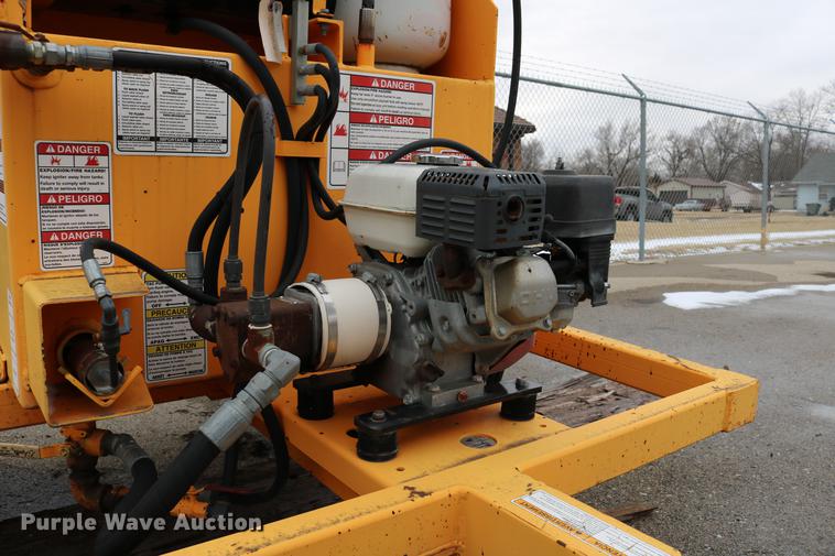 image for item DB6583 2006 LeeBoy L150T asphalt distributor