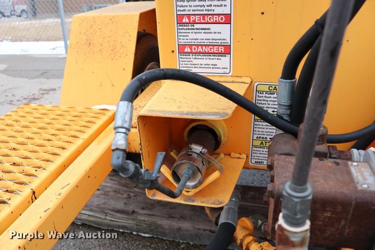 image for item DB6583 2006 LeeBoy L150T asphalt distributor