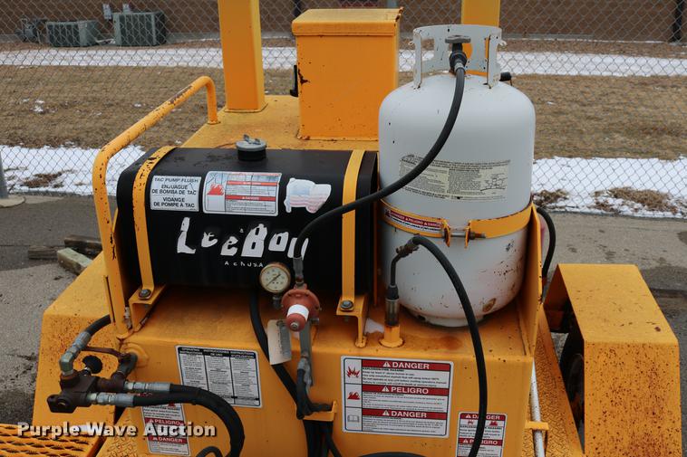 image for item DB6583 2006 LeeBoy L150T asphalt distributor