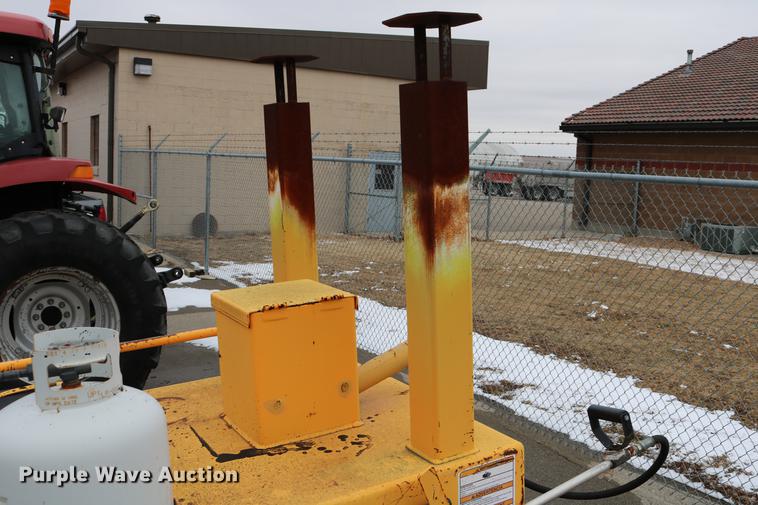 image for item DB6583 2006 LeeBoy L150T asphalt distributor