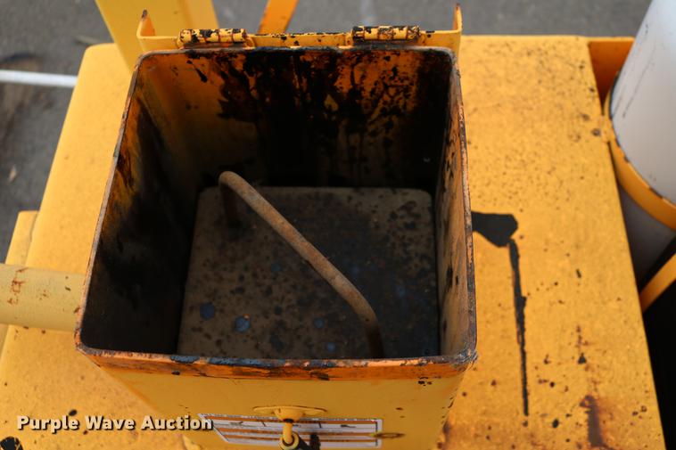 image for item DB6583 2006 LeeBoy L150T asphalt distributor