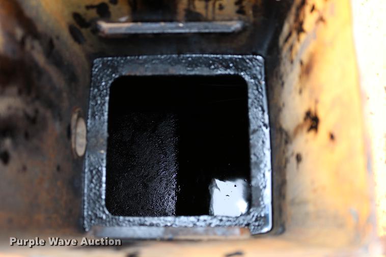 image for item DB6583 2006 LeeBoy L150T asphalt distributor