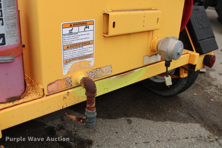 image for item DB6583 2006 LeeBoy L150T asphalt distributor