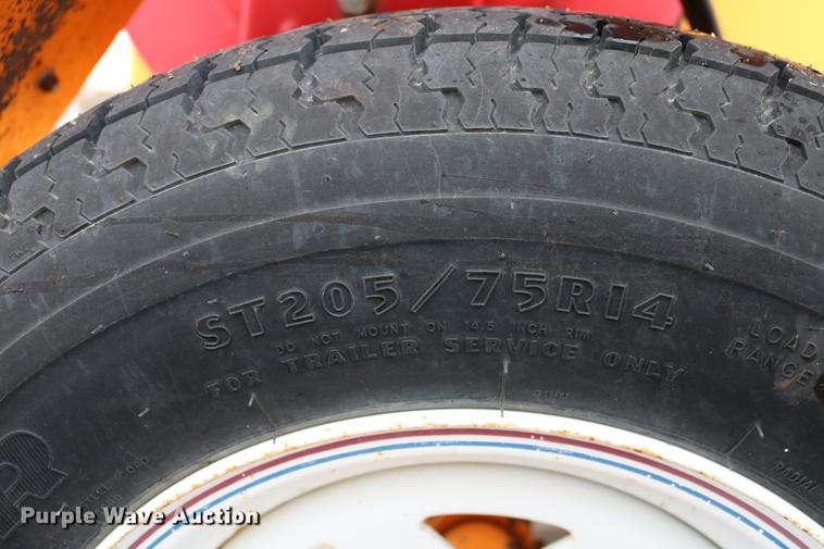 image for item DB6583 2006 LeeBoy L150T asphalt distributor