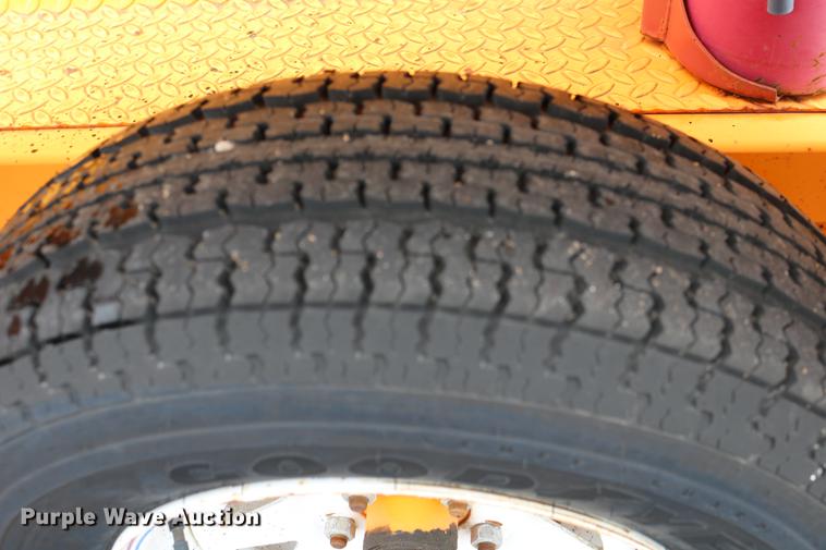 image for item DB6583 2006 LeeBoy L150T asphalt distributor