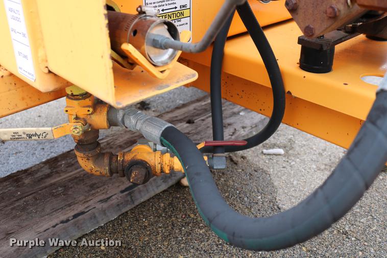 image for item DB6583 2006 LeeBoy L150T asphalt distributor