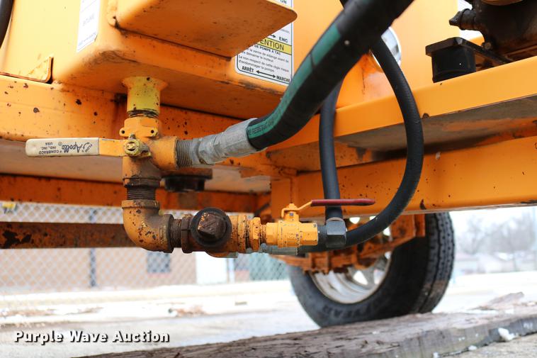 image for item DB6583 2006 LeeBoy L150T asphalt distributor