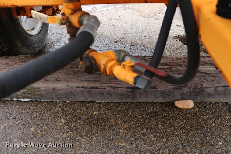 image for item DB6583 2006 LeeBoy L150T asphalt distributor