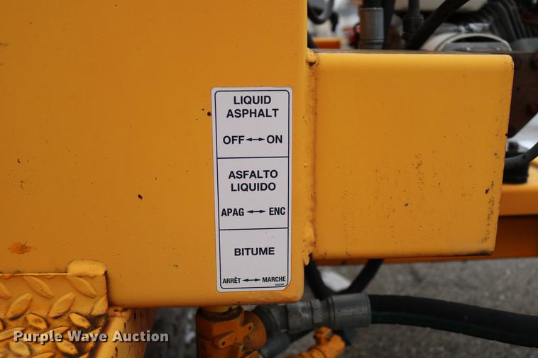 image for item DB6583 2006 LeeBoy L150T asphalt distributor