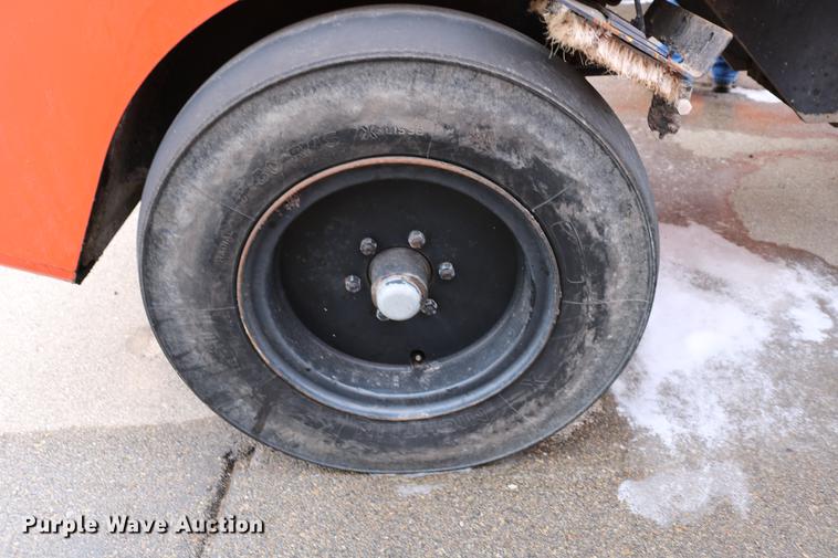 image for item DB6584 2000 Bomag BW11RH pneumatic roller