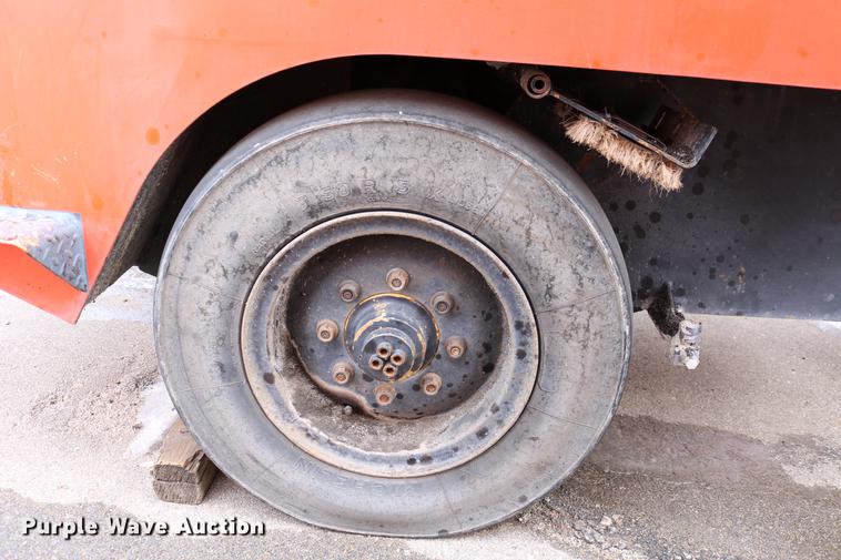 image for item DB6584 2000 Bomag BW11RH pneumatic roller