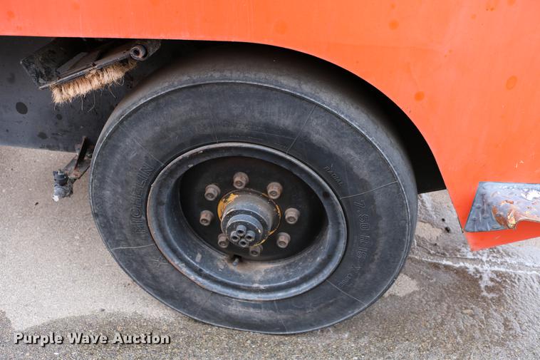 image for item DB6584 2000 Bomag BW11RH pneumatic roller