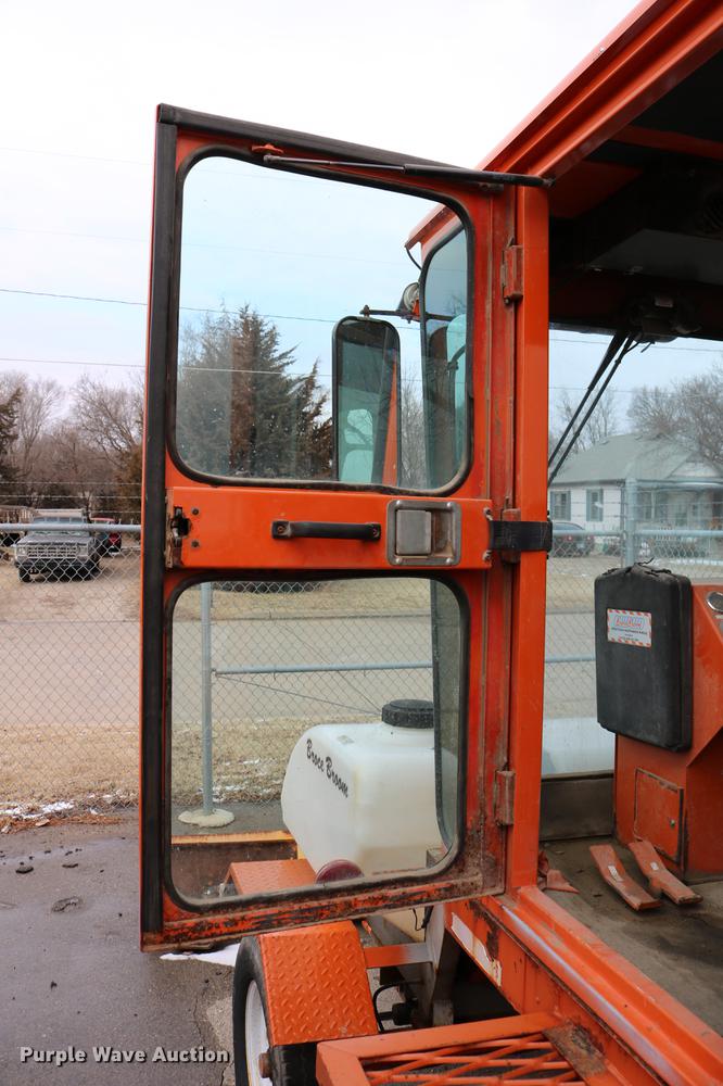 image for item DB6585 2006 Broce RJ350 broom