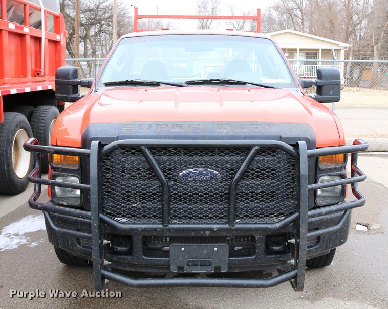 image for item DB6586 2008 Ford F250 Super Duty utility bed pickup truck