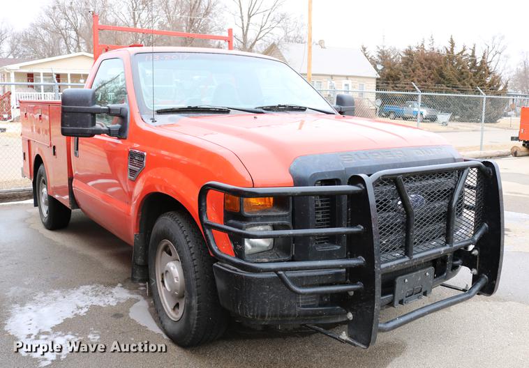 image for item DB6586 2008 Ford F250 Super Duty utility bed pickup truck