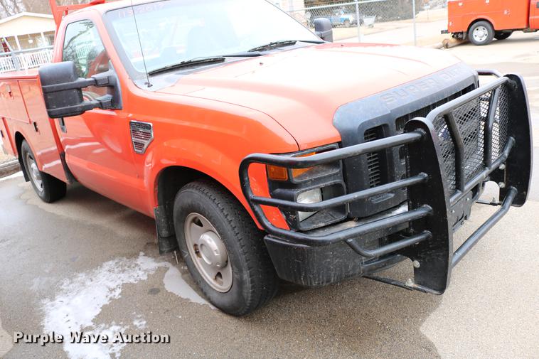 image for item DB6586 2008 Ford F250 Super Duty utility bed pickup truck