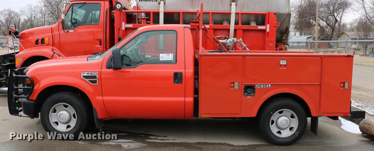 image for item DB6586 2008 Ford F250 Super Duty utility bed pickup truck