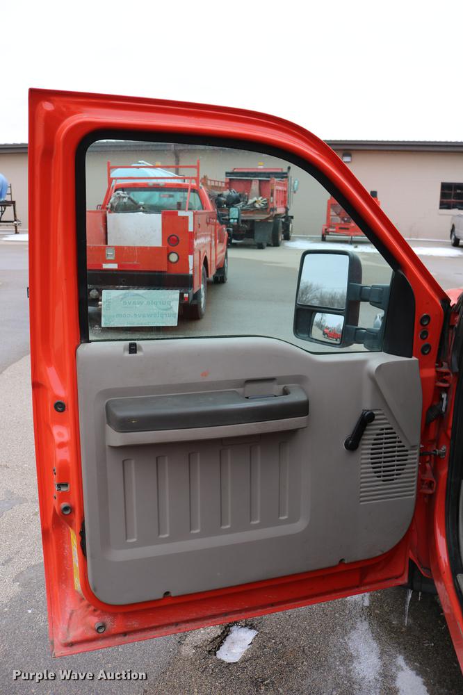 image for item DB6586 2008 Ford F250 Super Duty utility bed pickup truck