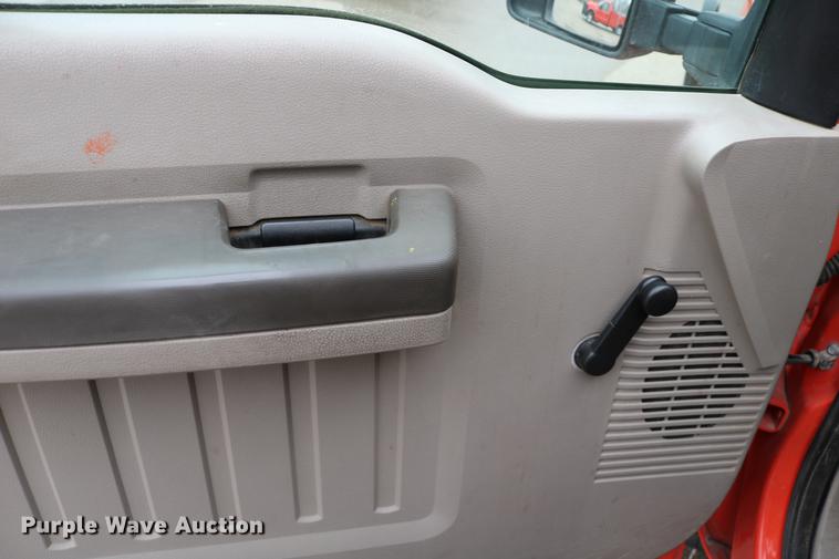 image for item DB6586 2008 Ford F250 Super Duty utility bed pickup truck