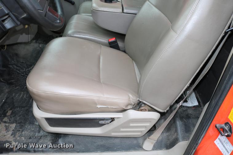 image for item DB6586 2008 Ford F250 Super Duty utility bed pickup truck