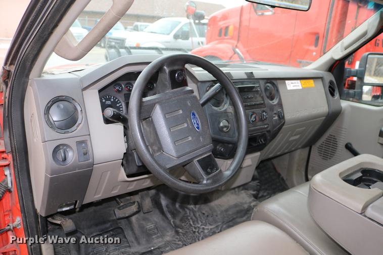 image for item DB6586 2008 Ford F250 Super Duty utility bed pickup truck