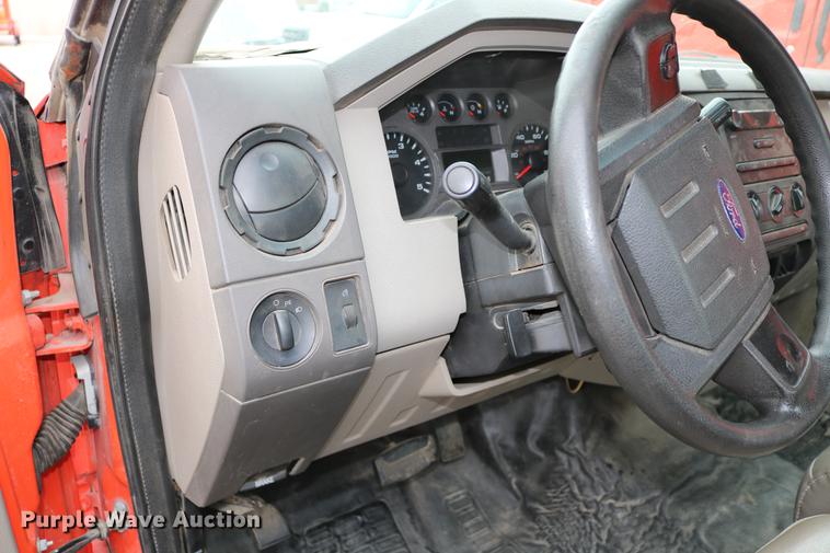 image for item DB6586 2008 Ford F250 Super Duty utility bed pickup truck