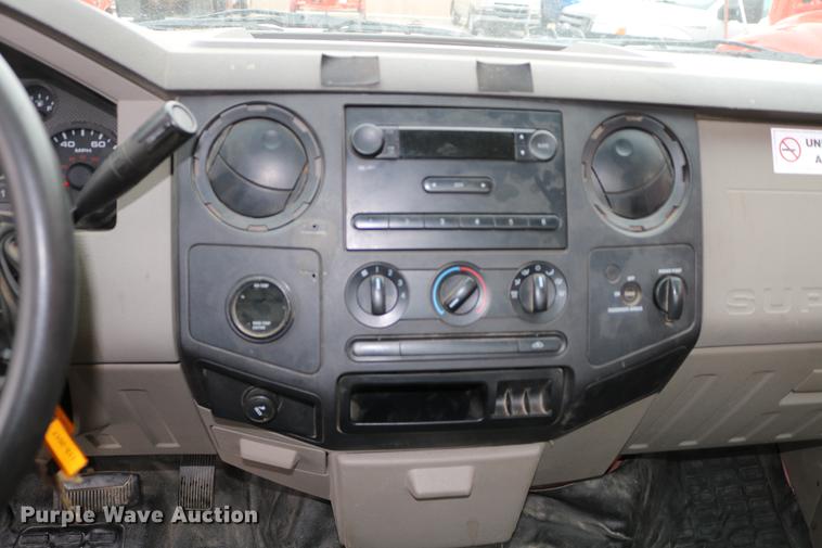 image for item DB6586 2008 Ford F250 Super Duty utility bed pickup truck