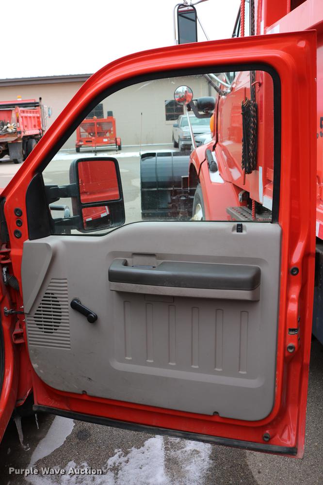 image for item DB6586 2008 Ford F250 Super Duty utility bed pickup truck