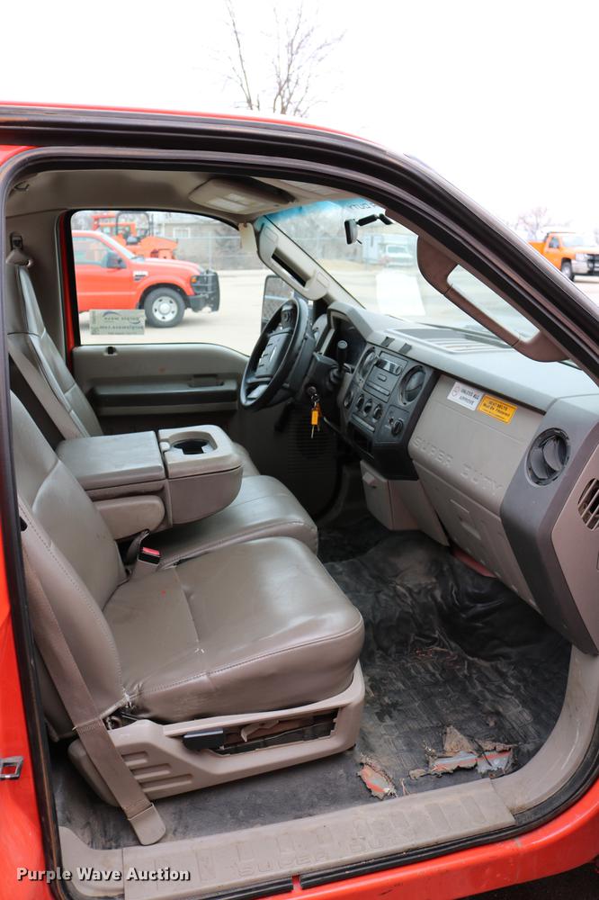 image for item DB6586 2008 Ford F250 Super Duty utility bed pickup truck