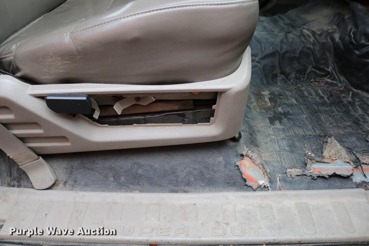 image for item DB6586 2008 Ford F250 Super Duty utility bed pickup truck