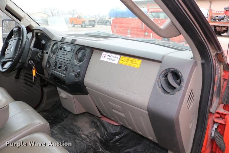 image for item DB6586 2008 Ford F250 Super Duty utility bed pickup truck