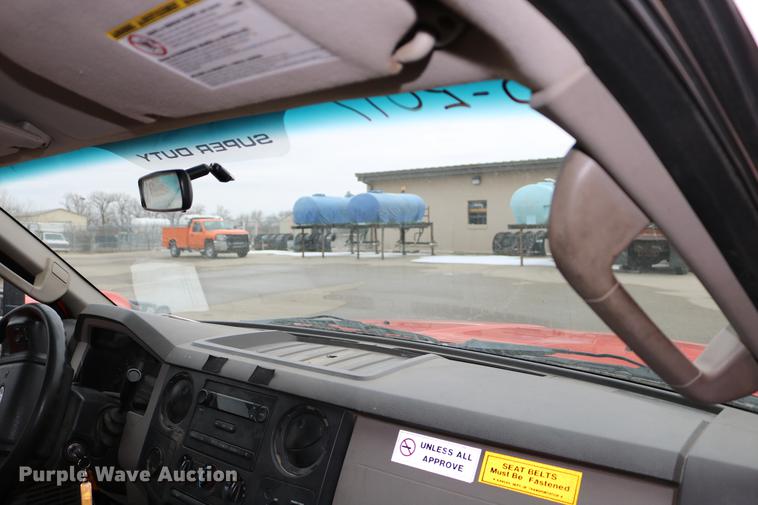 image for item DB6586 2008 Ford F250 Super Duty utility bed pickup truck