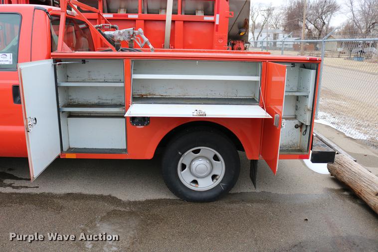 image for item DB6586 2008 Ford F250 Super Duty utility bed pickup truck