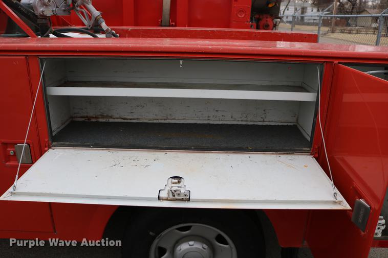 image for item DB6586 2008 Ford F250 Super Duty utility bed pickup truck