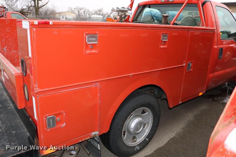 image for item DB6586 2008 Ford F250 Super Duty utility bed pickup truck