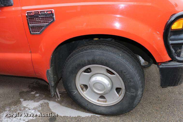 image for item DB6586 2008 Ford F250 Super Duty utility bed pickup truck