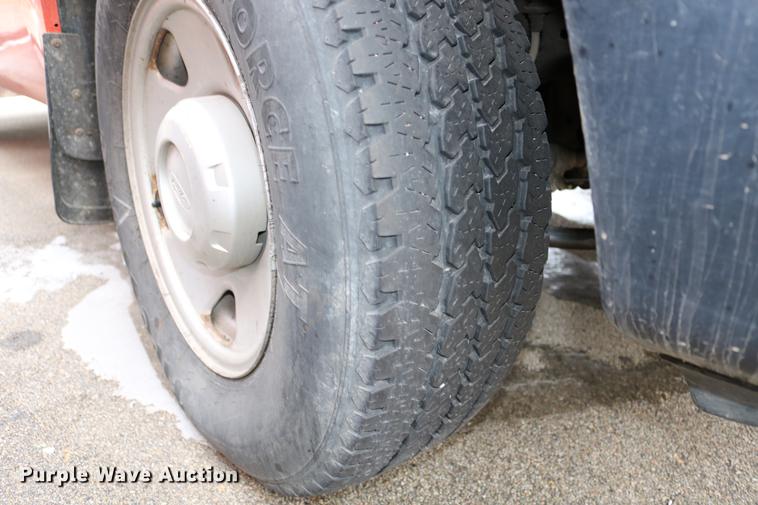 image for item DB6586 2008 Ford F250 Super Duty utility bed pickup truck