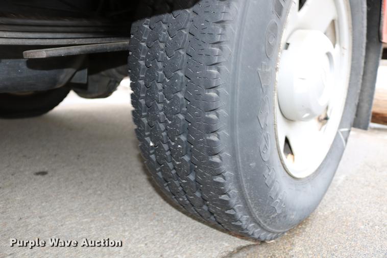 image for item DB6586 2008 Ford F250 Super Duty utility bed pickup truck