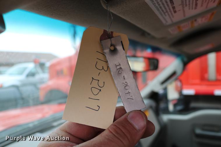 image for item DB6586 2008 Ford F250 Super Duty utility bed pickup truck