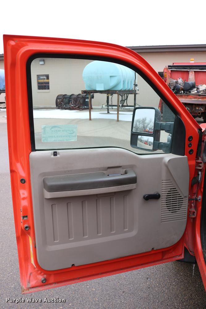 image for item DB6587 2008 Ford F250 Super Duty utility bed pickup truck