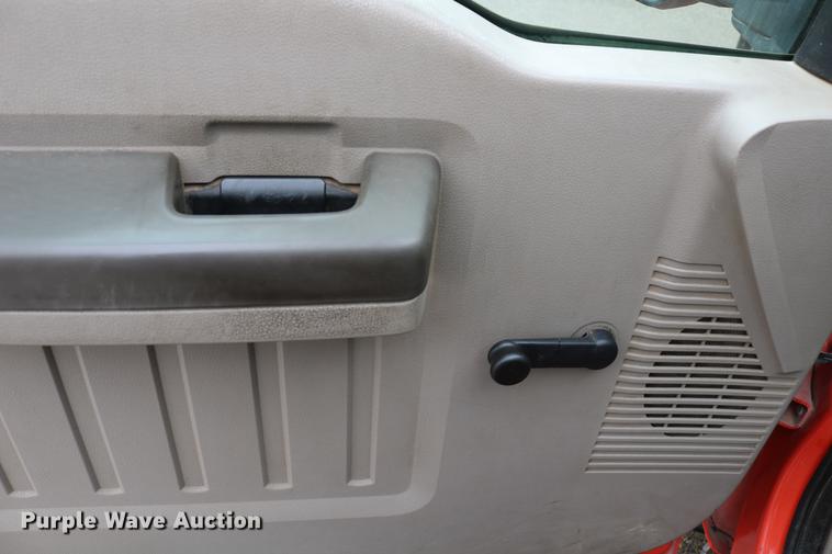 image for item DB6587 2008 Ford F250 Super Duty utility bed pickup truck