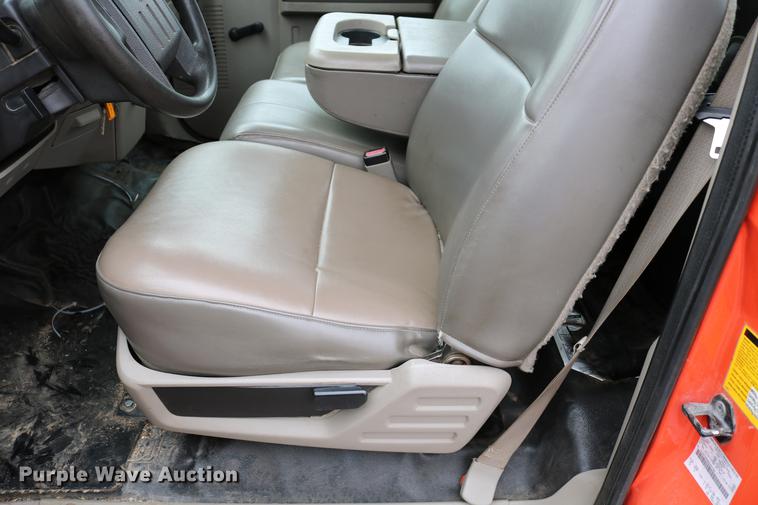 image for item DB6587 2008 Ford F250 Super Duty utility bed pickup truck