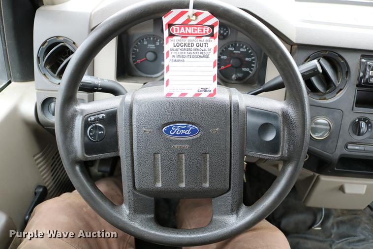 image for item DB6587 2008 Ford F250 Super Duty utility bed pickup truck