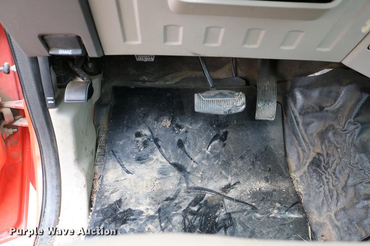 image for item DB6587 2008 Ford F250 Super Duty utility bed pickup truck