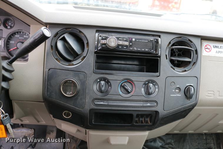 image for item DB6587 2008 Ford F250 Super Duty utility bed pickup truck