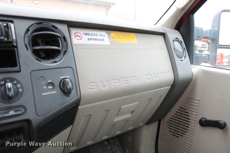 image for item DB6587 2008 Ford F250 Super Duty utility bed pickup truck