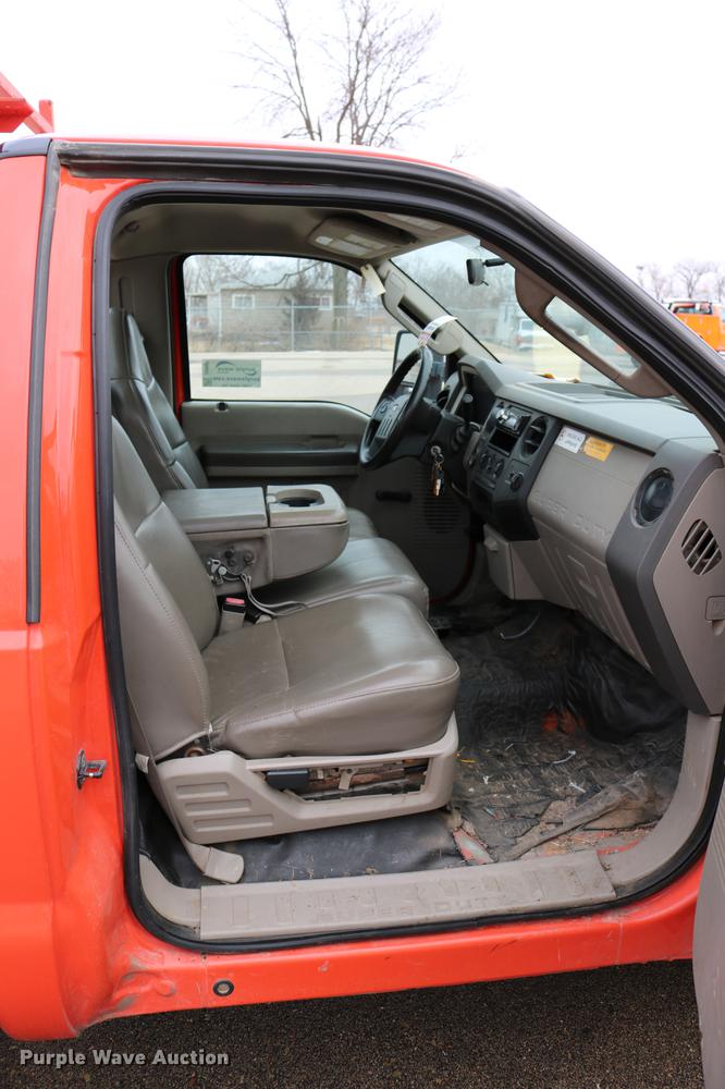 image for item DB6587 2008 Ford F250 Super Duty utility bed pickup truck