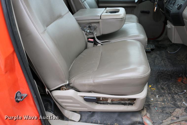 image for item DB6587 2008 Ford F250 Super Duty utility bed pickup truck