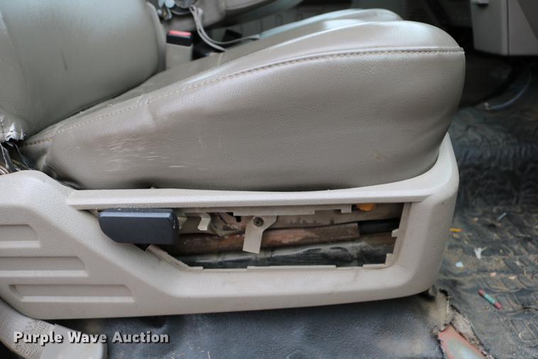 image for item DB6587 2008 Ford F250 Super Duty utility bed pickup truck